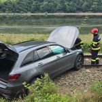 Accident pe Valea Oltului Masina pe calea ferata