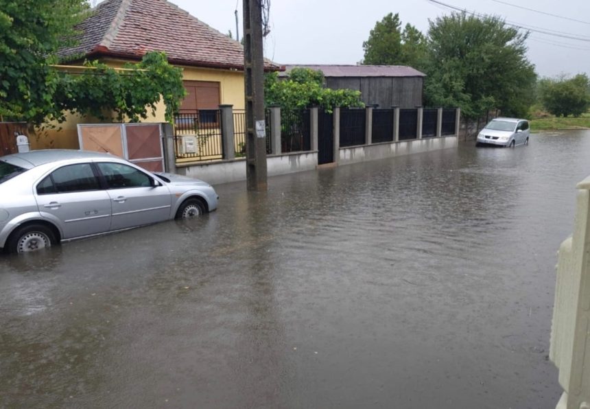 Canalizarea refuleaza la ploaie in zona Trei Stejari
