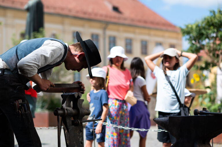Casa Calfelor prinde viata mestesugari din Europa vin la Sibiu