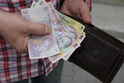 Cati bani plateste un angajat la CASS in 2025