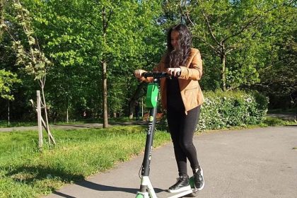 Consilier local plange ca trotinetistii merg haotic in Sibiu