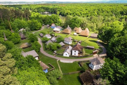 Decibelii la raport Statiile de masurare a zgomotului in Muzeul in Aer Liber