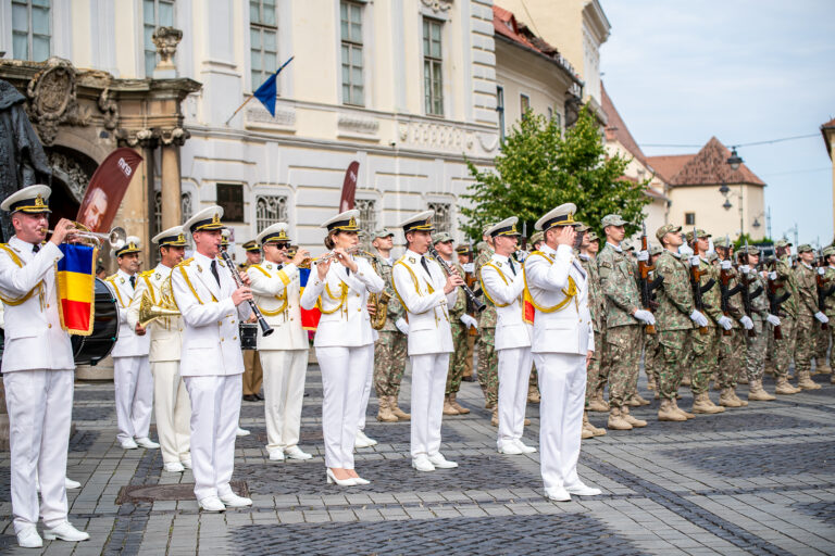 Defilare militara si ceremonie in Piata Mare Sibiu