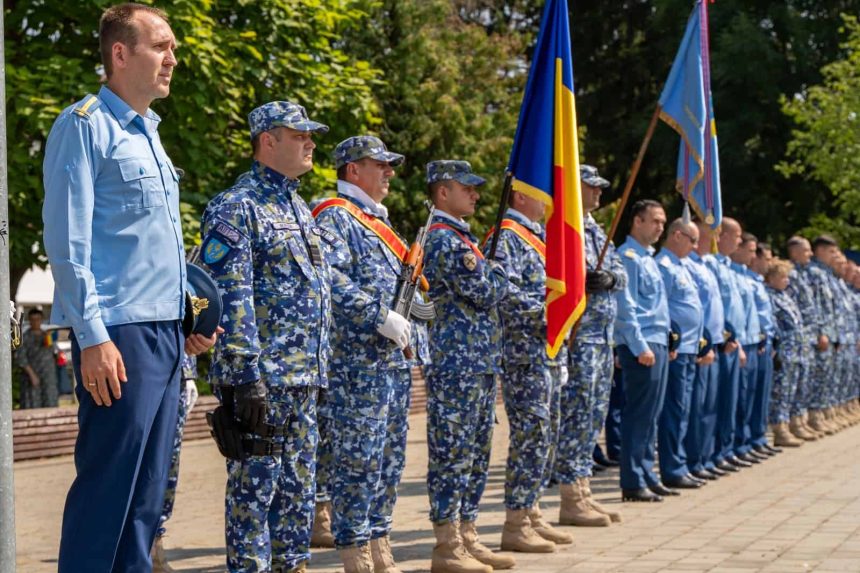 Depuneri de coroane la Monumentul Aviatorilor din Medias