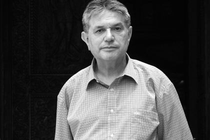 Doliu in comunitatea Carisoara poetul Mircea Florin Sandru a murit