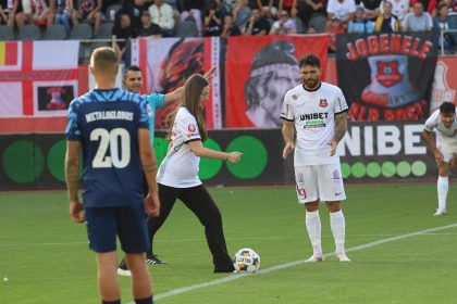 Eleva de 10 din Sibiu a dat startul meciului FC Hermannstadt Metaloglobus video foto