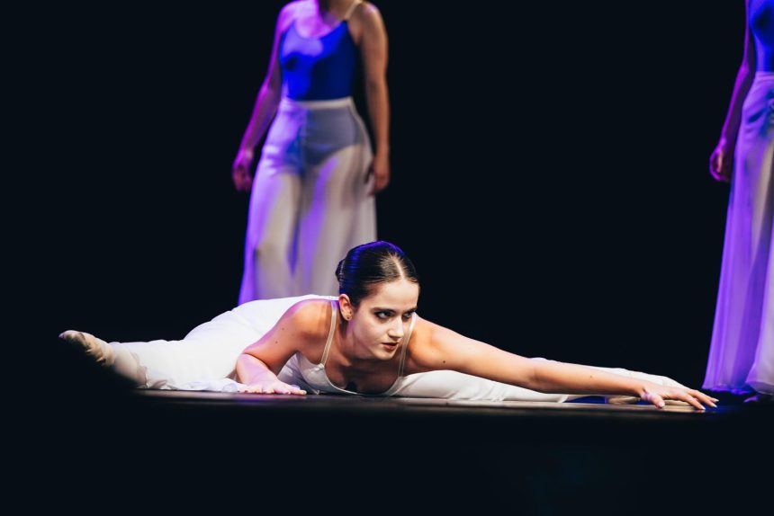 Excelenta la Bac pe scena si in sport Teodora Popa