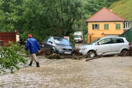 Furtuna a distrus masini si case in Cisnadie
