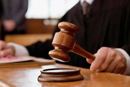 Guvernul propune pensionarea magistratilor la 65 de ani