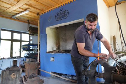 O via taa in foc si ciocan Ovidiu Miclea 40 de ani la Fieraria Albastra