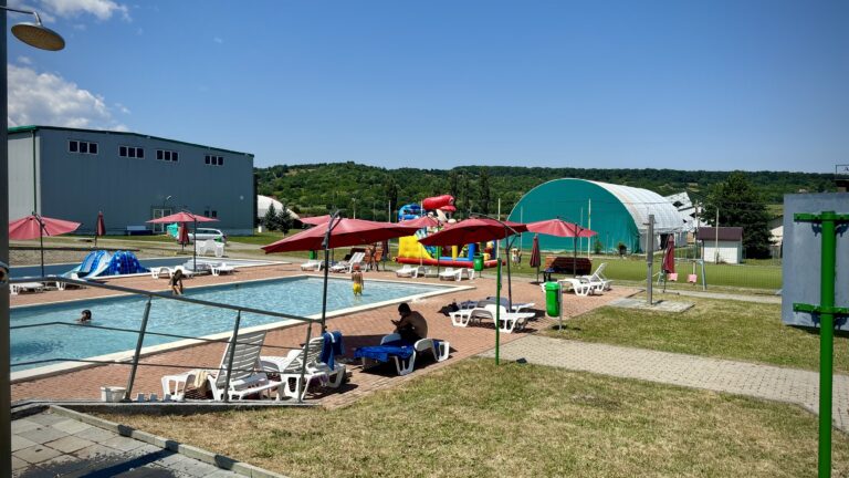 Oficial liber la balaceala in strandul Cisnadie Pri mar ia detalii despre preturi si program