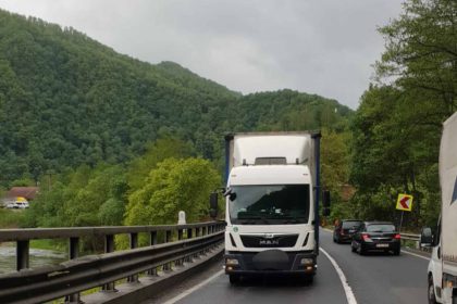 Restrictii de circulatie pe autostrazi si drumuri nationale