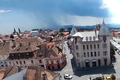 Ruperea de nori de la Cisnadiora vazuta din Sibiu