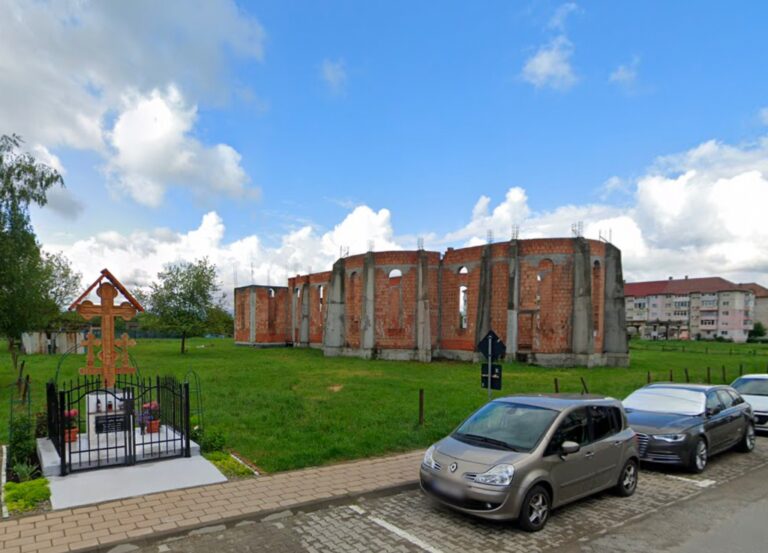 Se demoleaza o biserica dintr un sat din Sibiu