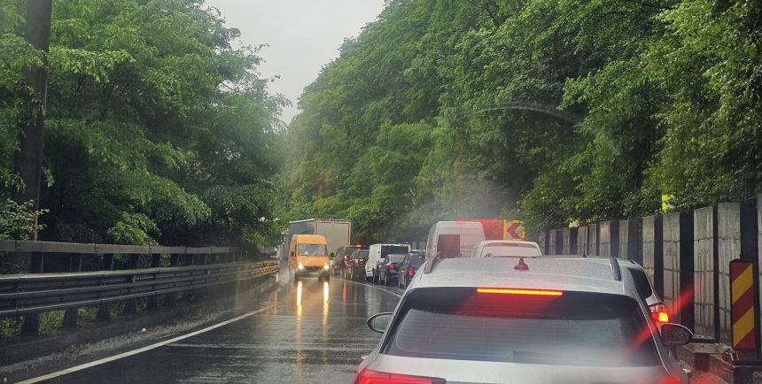 Se strica vremea pe Valea Oltului cod galben