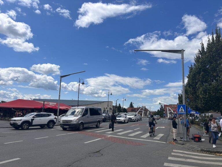 Semafor nou la Piata Cibin se monteaza deja