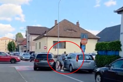 Soferul agresiv care a spart parbrizul unei masini a scapat de scatere