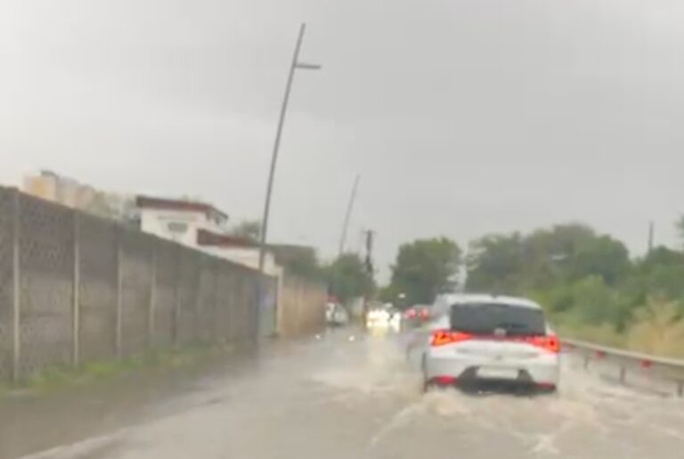 Strada din Sibiu inundata dupa ploaia de marti