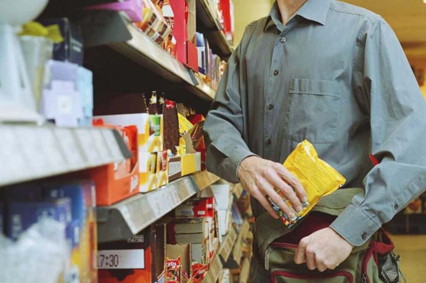 Tanar din Sibiu arestat pentru jafuri la o casa si un magazin