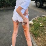 Tanara plina de vopsea dupa ce s a asezat pe o banca in Sibiu