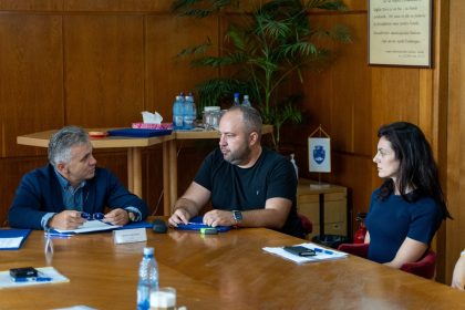 Tehnologie avansata pentru scolile din Medias contract de 7 milioane lei semnat