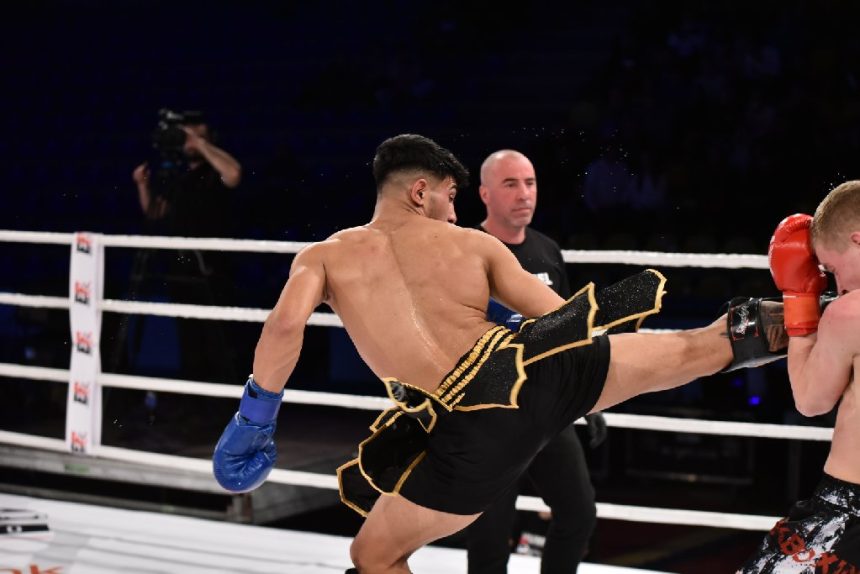 Un sibian urca in ring la gala de kickboxing
