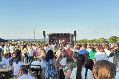 Ziua Familiei Cisnadiane magnet pentru comunitate Peste 1000 de oameni distractie si atmosfera placuta foto video