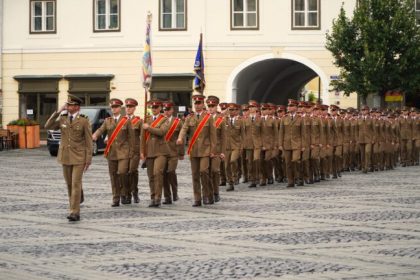 Ziua imnului sarbatorita modest la Sibiu defilare slujba si spectatori