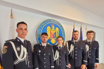 5 tineri ofiteri se altur IPJ Sibiu