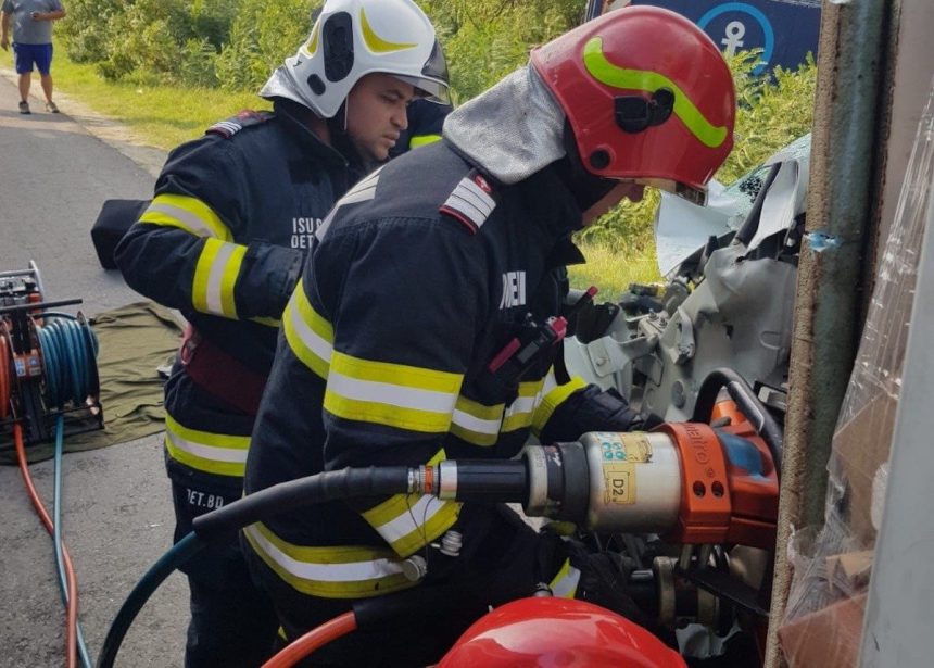 Accident grav pe Valea Oltului o persoana prinsa
