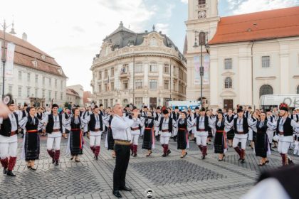 Adrian Neamtu maestrul taragotului sarbatorit in Piata Mare