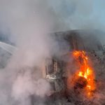 Autoturism distrus de incendiu pe drum forestier