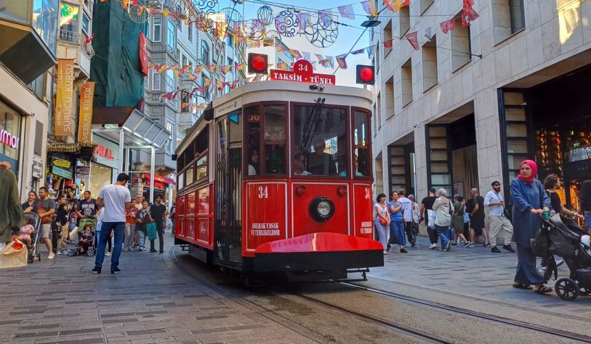 Bloom Tour lanseaza excursii de toamna in Istanbul