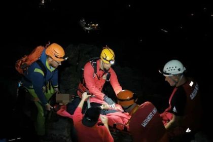 Cioban ranit in Muntii Fagaras salvat de salvamontisti