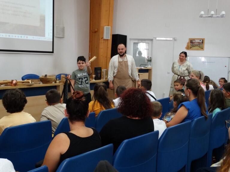 Copiii invata mestesuguri vechi la Medias