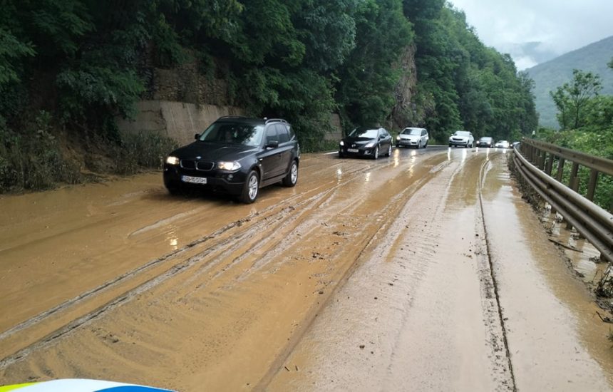 Doua coduri de vreme rea la Sibiu ploi torentiale in sud