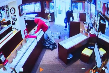 Jaf de 2 milioane dolari bijuterii si Rolex furate