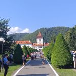 Mii de pelerini la Manastirea Brancoveanu pentru canonizarea Sfantului Serafim