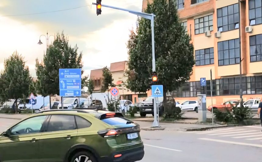 Noul semafor cu buton de pe strada Turnului porneste pe 5 august
