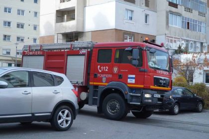 O masina a luat foc in Terezian trafic ingreunat