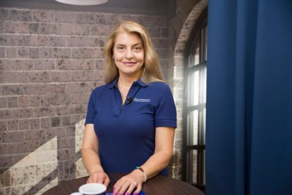 O sibianca promoveaza empatia in Romania Cristina Corciu despre ascultarea activa Putini stiu ca exista