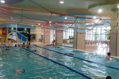 Ora de sport la inot se extinde pentru clasele II IV