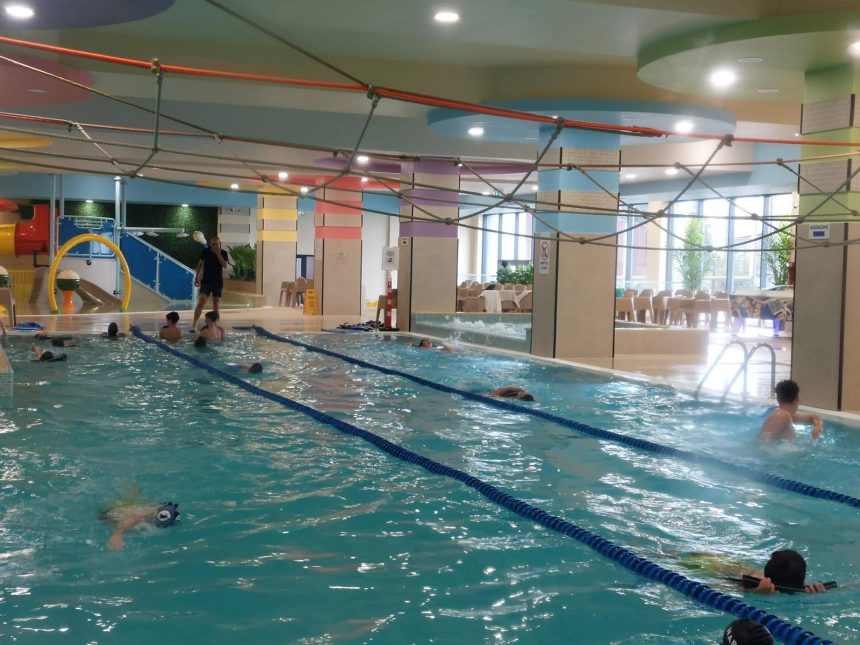 Ora de sport la inot se extinde pentru clasele II IV