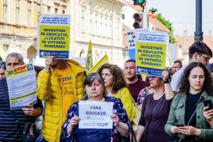 Profesorii din Sibiu protesteaza la Bucuresti pe 8 septembrie