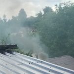 Sateanca din Orlat suparata de vecinul care arde plastic