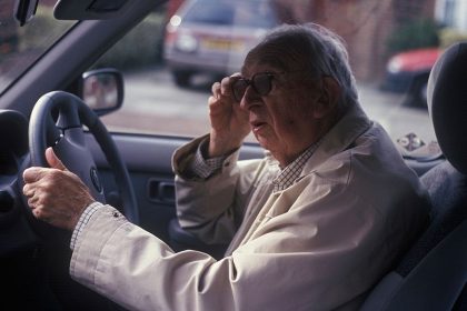 Sofer senior cu 074 alcoolemie a trecut pe rosu