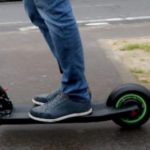 Tanar pe trotineta lovit de o masina pe Mihai Viteazul