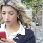 Tentativa de jaf live Reporterita atacata de hot pe motocicleta