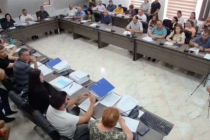 Terenuri date ilegal tinerilor la Cisnadie Primarul acuza fosta administratie