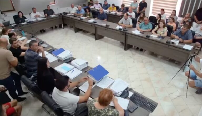 Terenuri date ilegal tinerilor la Cisnadie Primarul acuza fosta administratie